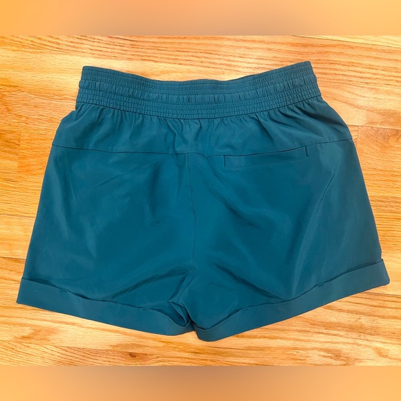 NWOT Lululemon Spring Break Away Shorts Pacific Teal Size 4 - Picture 2 of 6